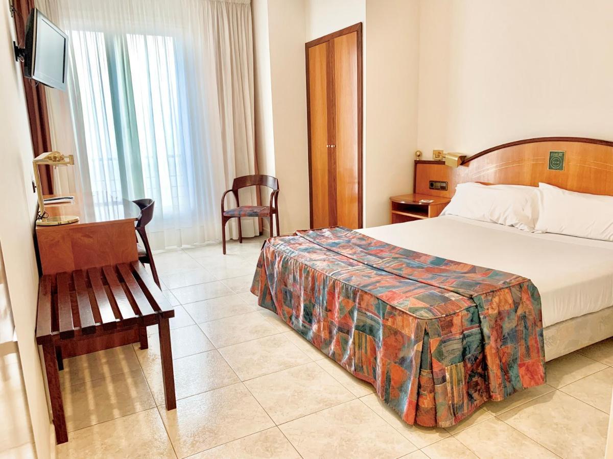 Hotel Arumi Santa Eugenia de Berga Eksteriør billede