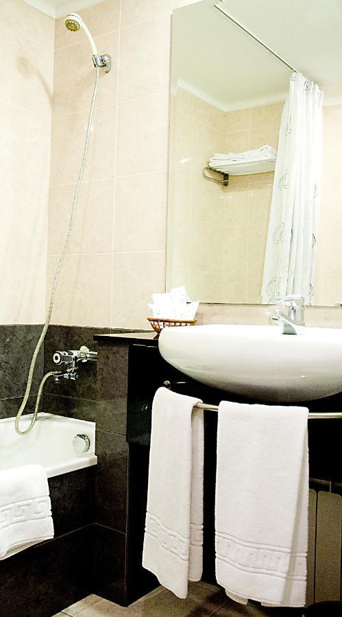 Hotel Arumi Santa Eugenia de Berga Eksteriør billede